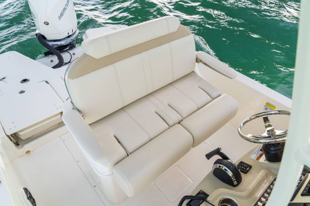 Boston Whaler 250 Dauntless helm seating