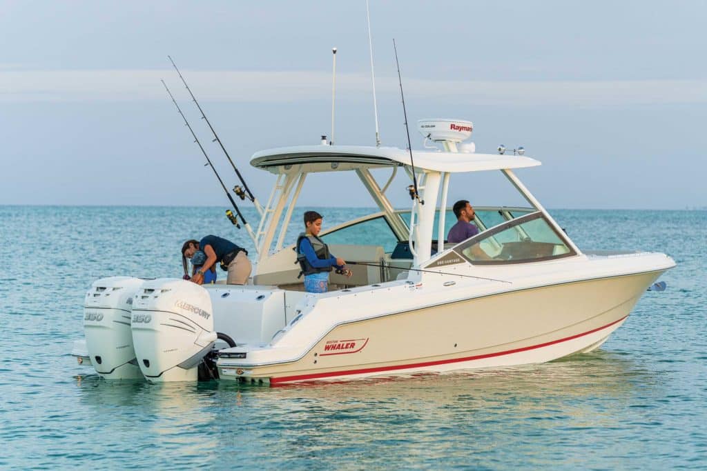 Boston Whaler 280 Vantage fishing at anchor