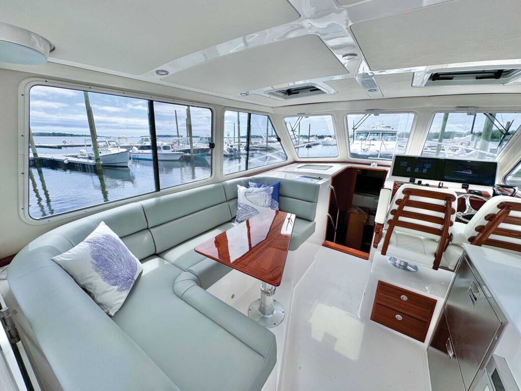 NorthCoast 415HT pilothouse