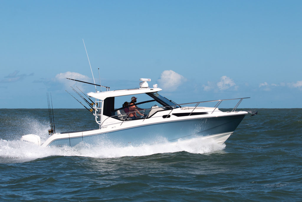 Boston Whaler 325 Conquest running shot