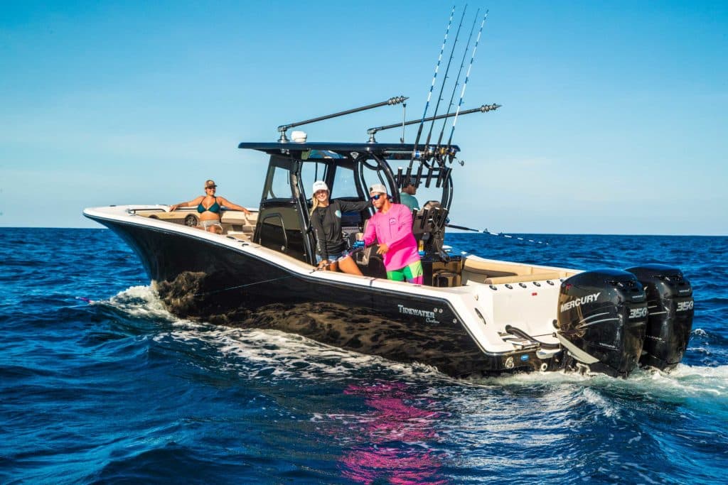 Tidewater 320 CC Adventure fishing offshore