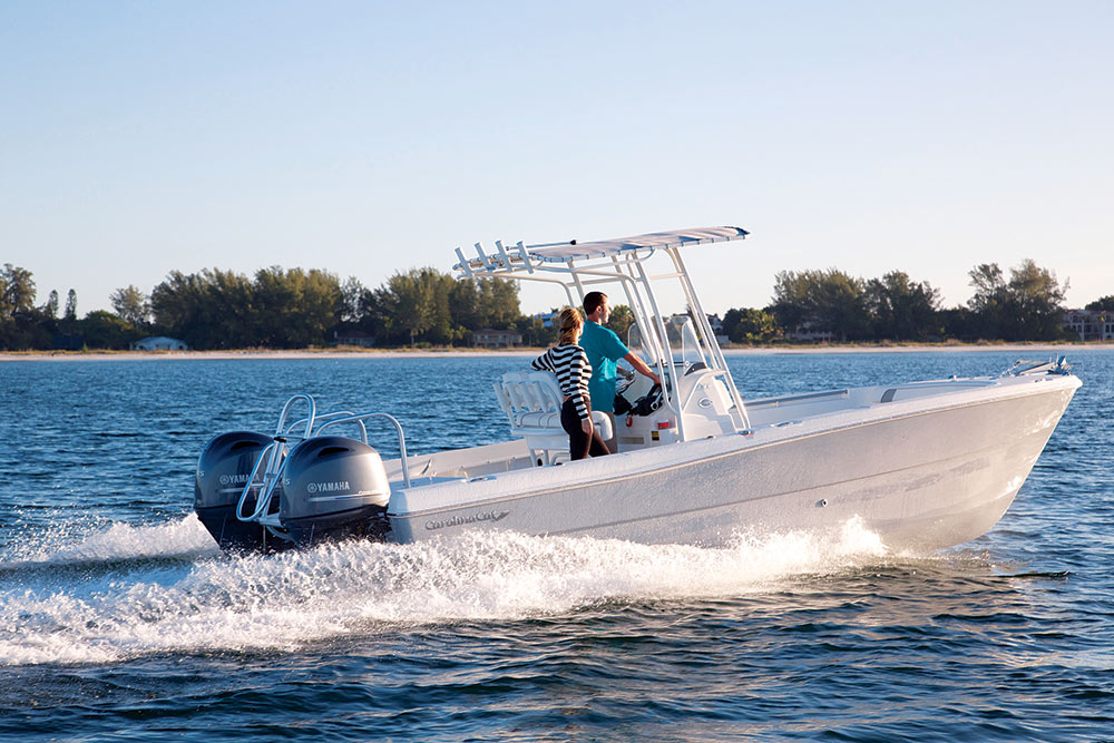 World Cat 230CC catamaran fishing boat running